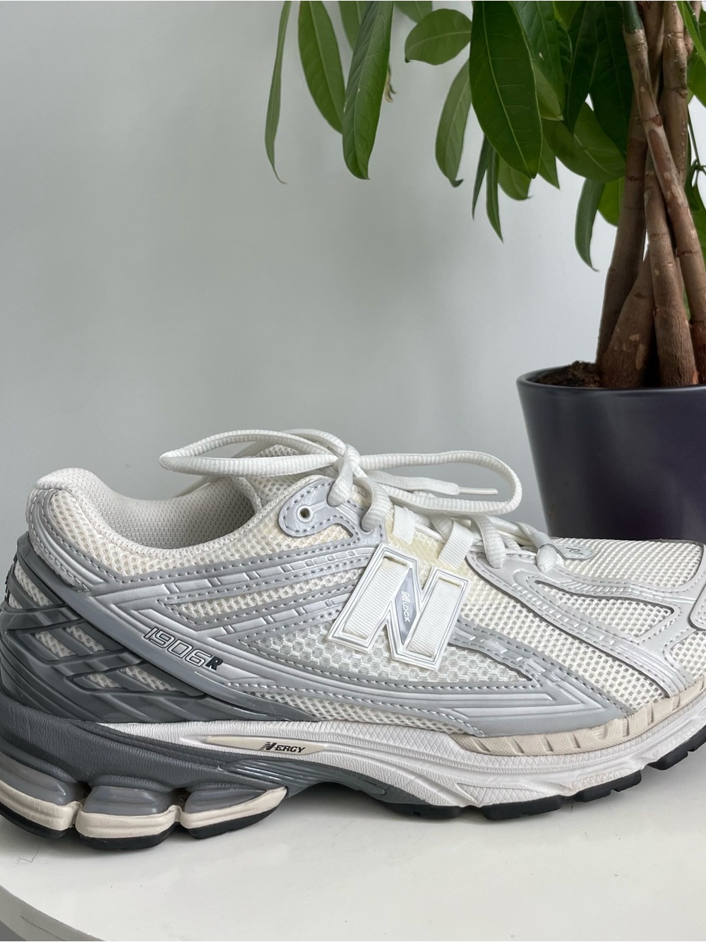 Men Size 10 New Balance 1906R
Reflection White Gray Shoes